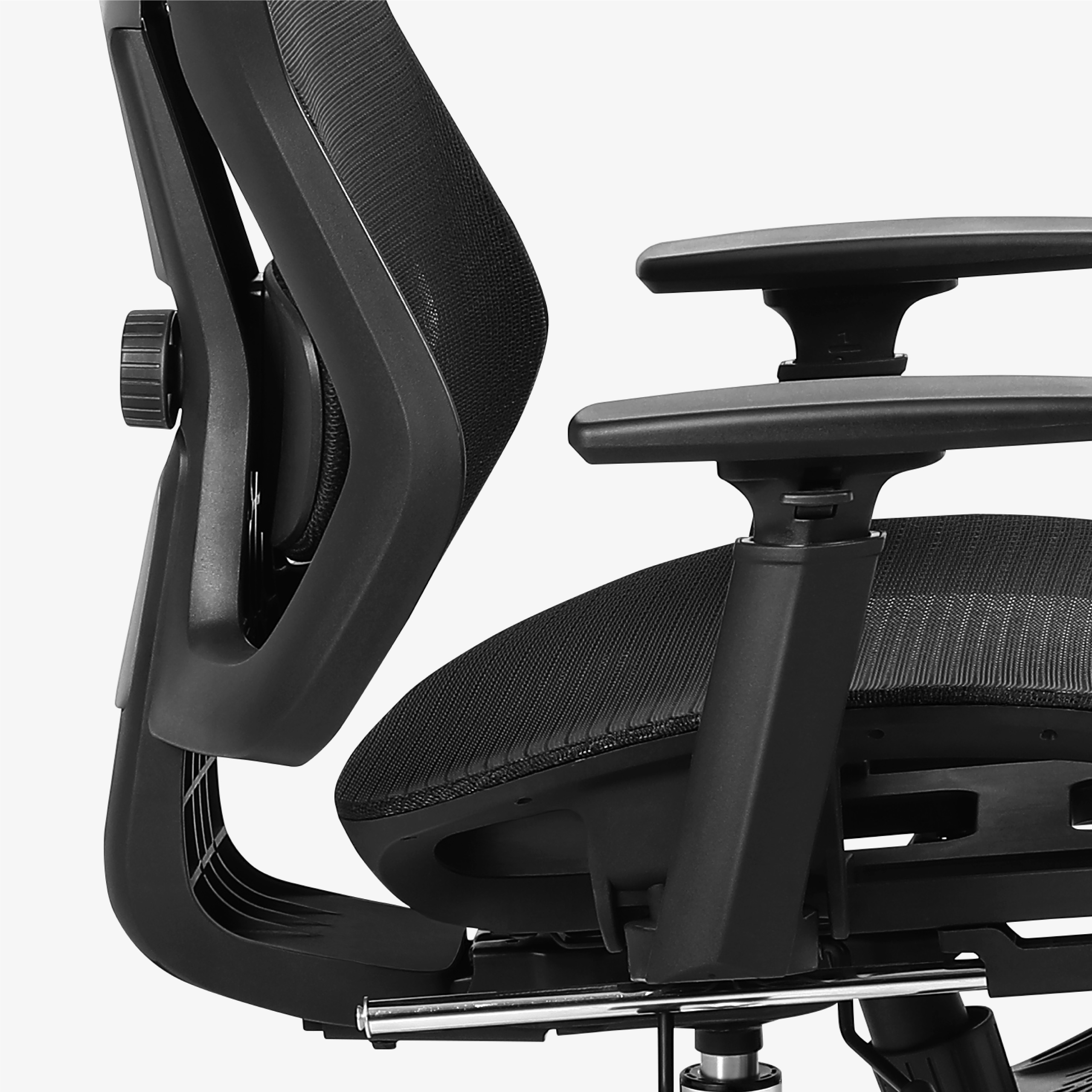 Profilowana konstrukcja fotela biurowego Expert 9.5